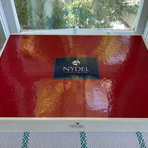 Vintage Nydel White Cotton Tablecloth and Matching Napkin Service for Eight - Picture 9 of 16